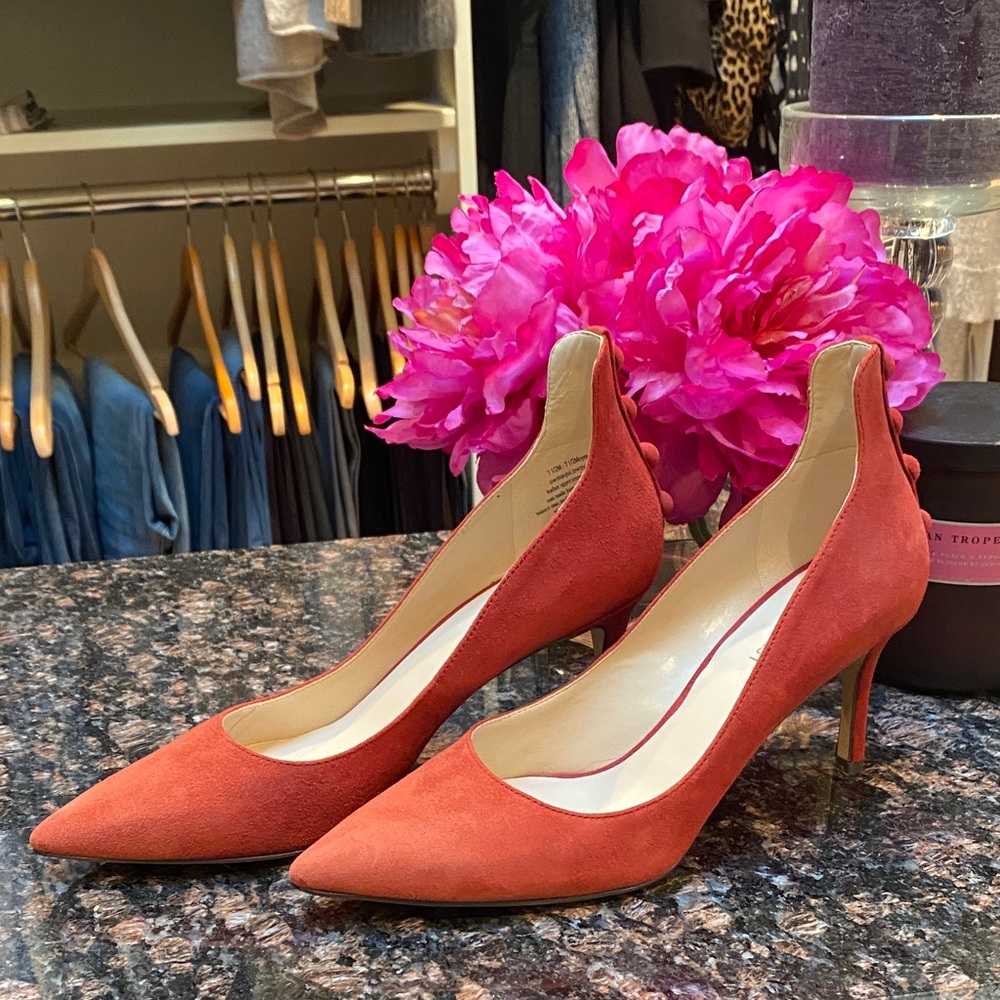 Nine West Coral Pointed Toe Heels with amazing detail!  7.5M. NEW!